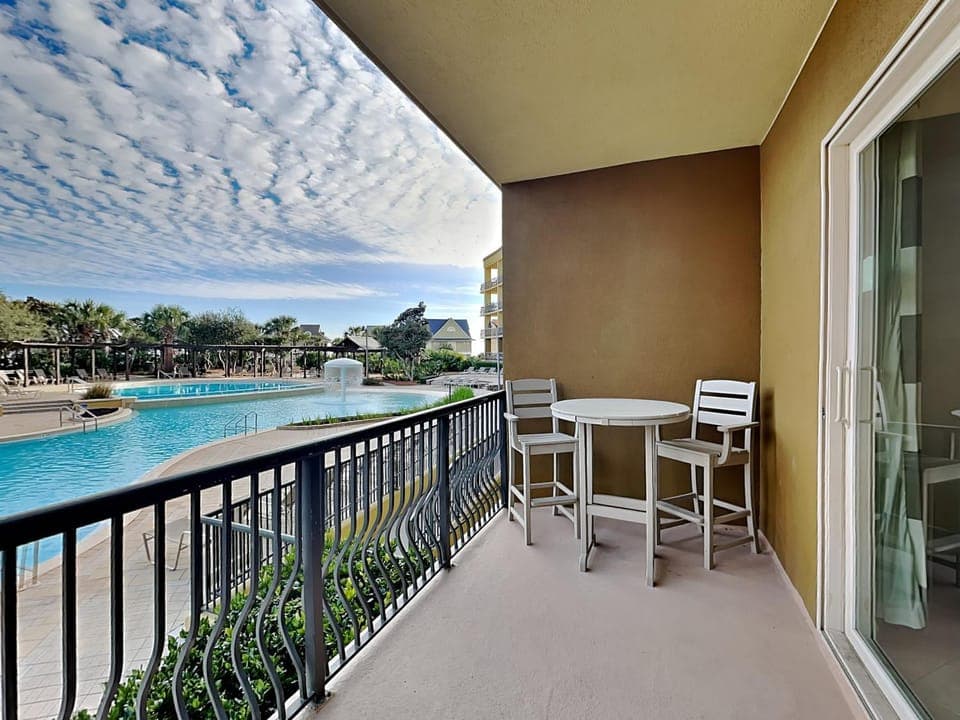 Garden, Balcony/Terrace, Seating area, Pool view, Swimming pool