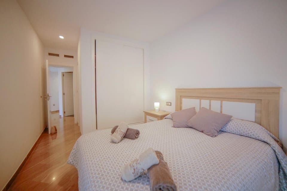 Bed, Bedroom, towels, wardrobe