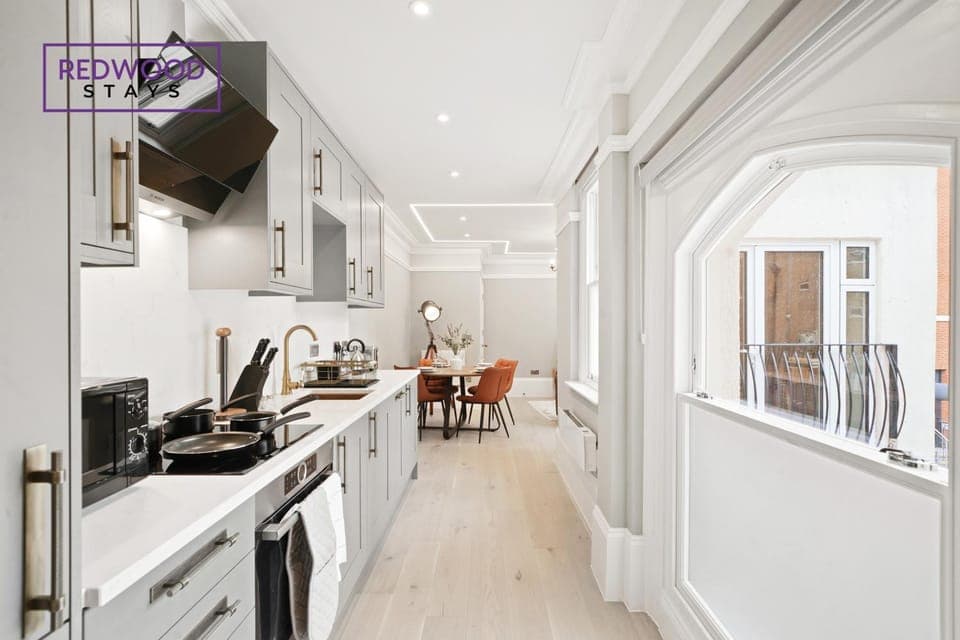 Coffee/tea facilities, Kitchen or kitchenette, Dining area, minibar, oven, pet friendly, stove, toaster