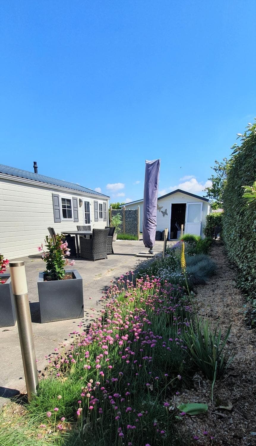 Property building, Garden, Balcony/Terrace