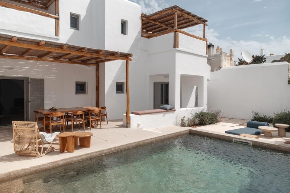 Property building, Balcony/Terrace, Pool view, Swimming pool