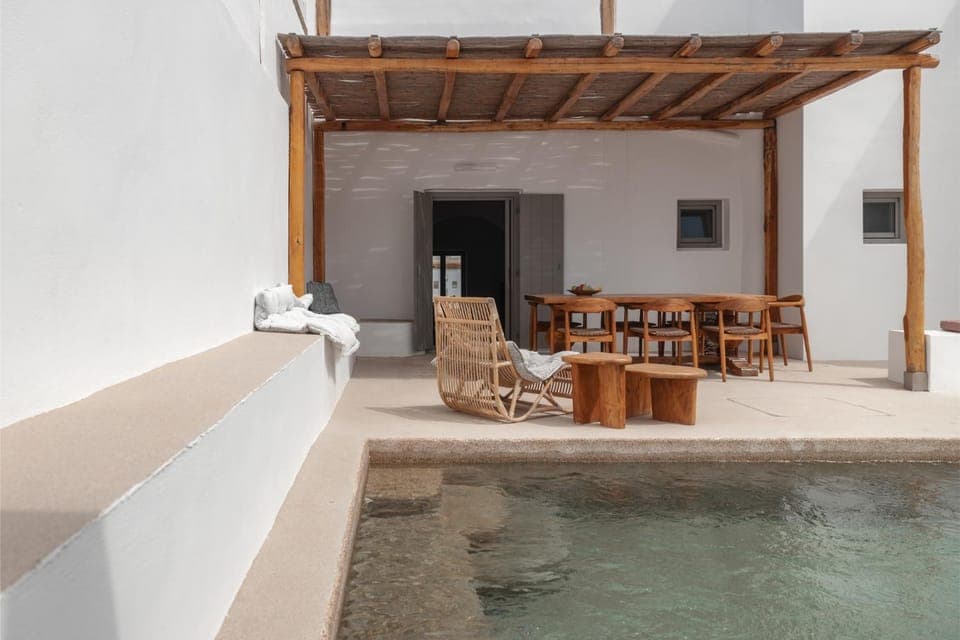 Patio, Swimming pool, sunbed