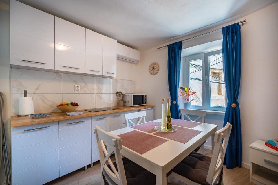 Kitchen or kitchenette, Living room, Seating area, Dining area, minibar