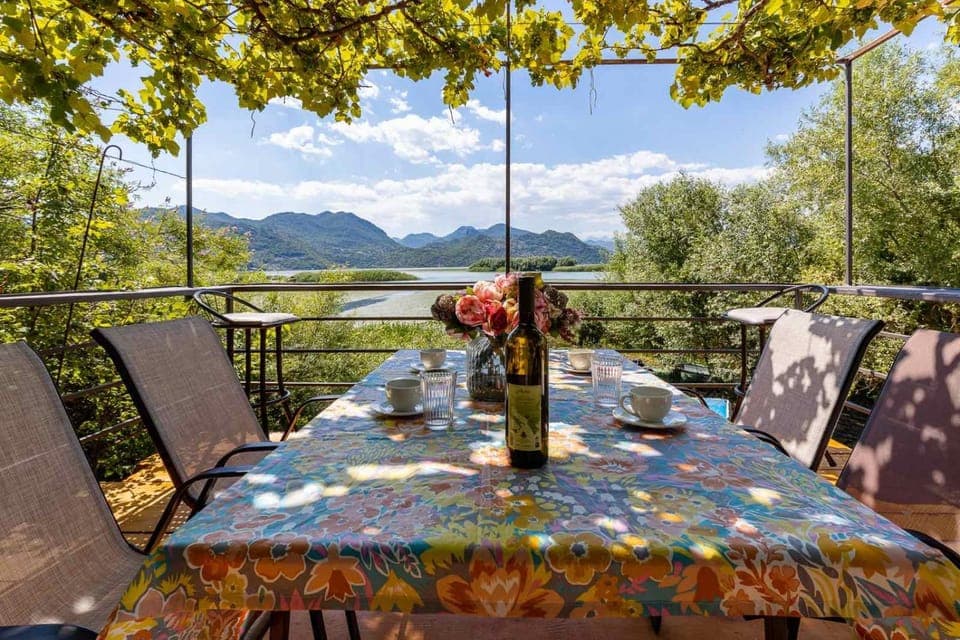 View (from property/room), Balcony/Terrace, Lake view