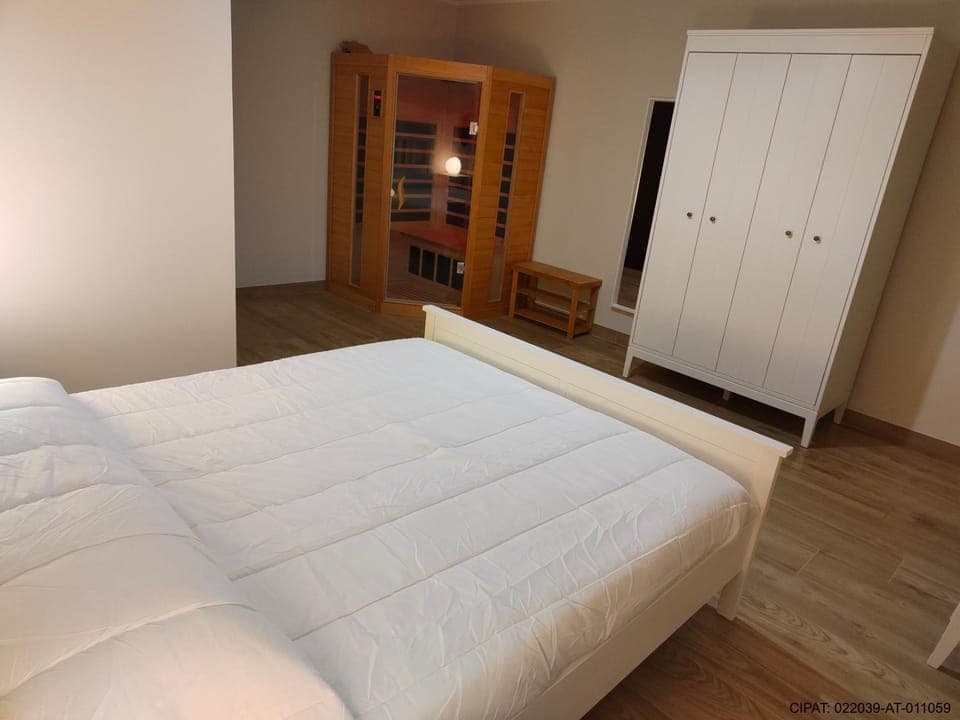 Bed, Sauna, Bedroom
