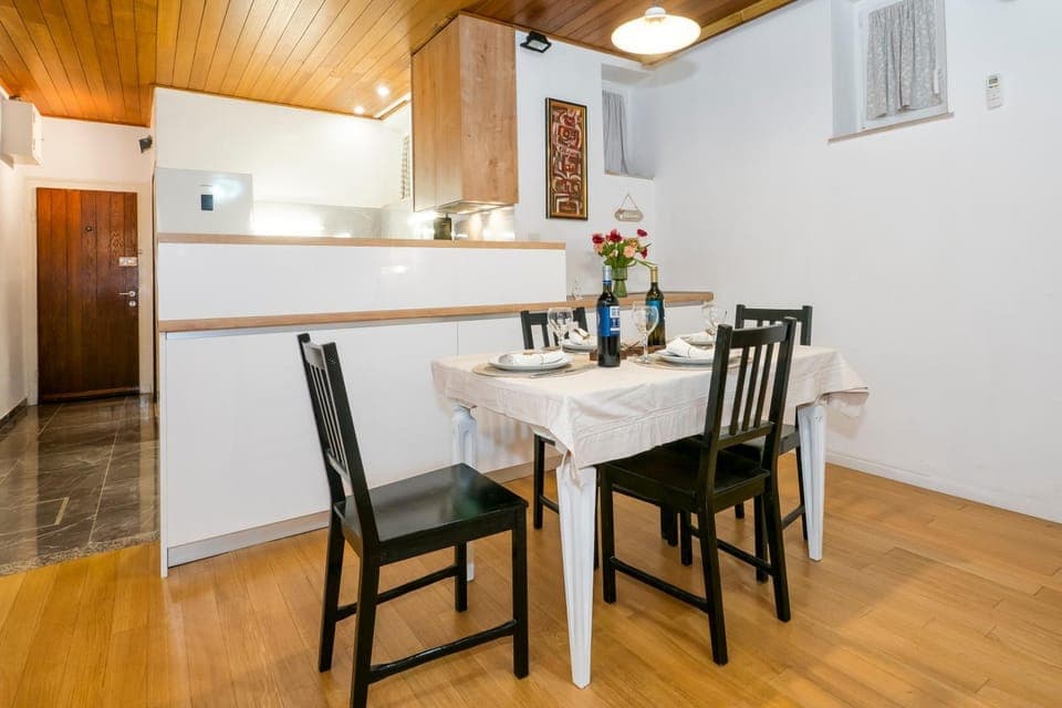 Dining area, kitchen