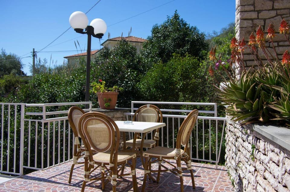 Property building, Patio, Balcony/Terrace