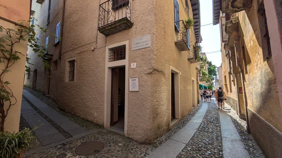 Property building, Day, Neighbourhood, Lobby or reception, Street view