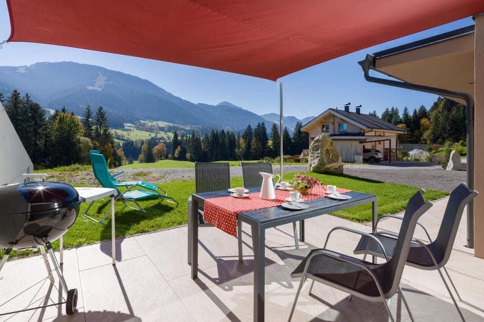 Day, Natural landscape, Garden, Balcony/Terrace, Seating area, Dining area, Mountain view