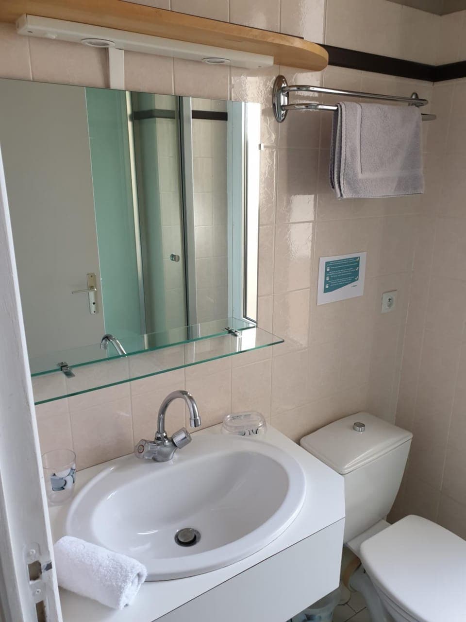 Toilet, Bathroom, towels