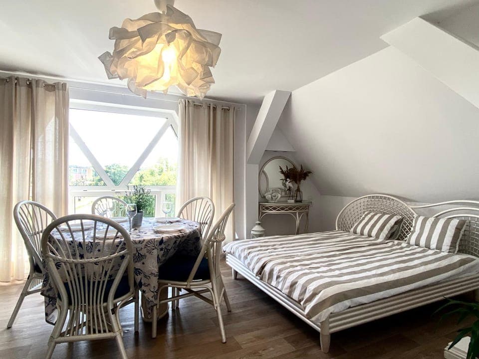 Bed, Living room, Bedroom