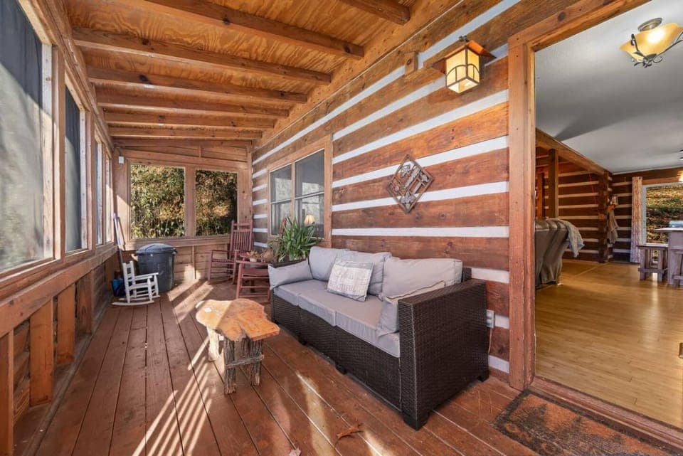 The Mountain Forager Cabin, Bryson City NC Cabin in Fontana Lake