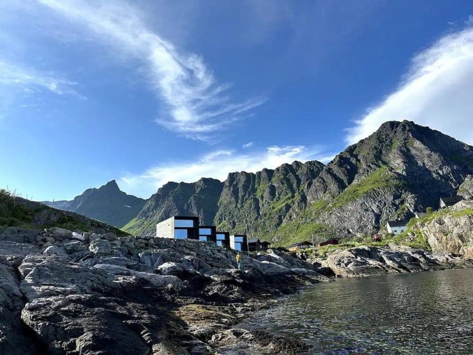 Property building, Nearby landmark, Natural landscape, Mountain view