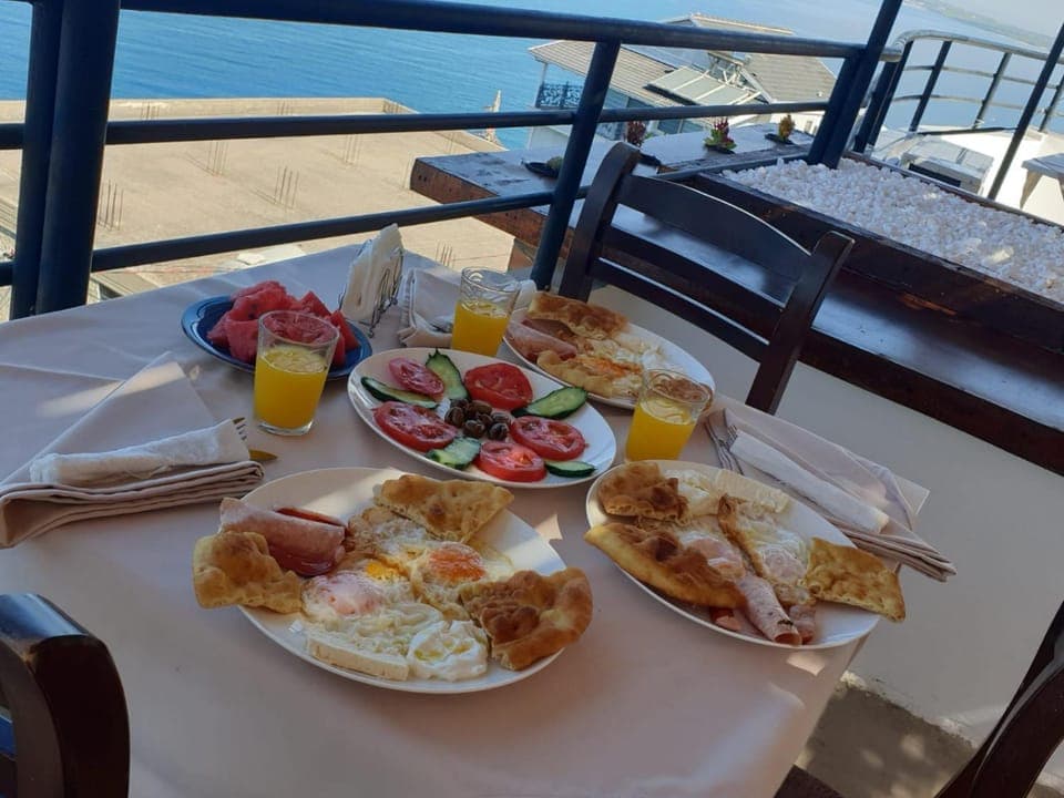 Restaurant/places to eat, Food and drinks, Food, Sea view, Breakfast