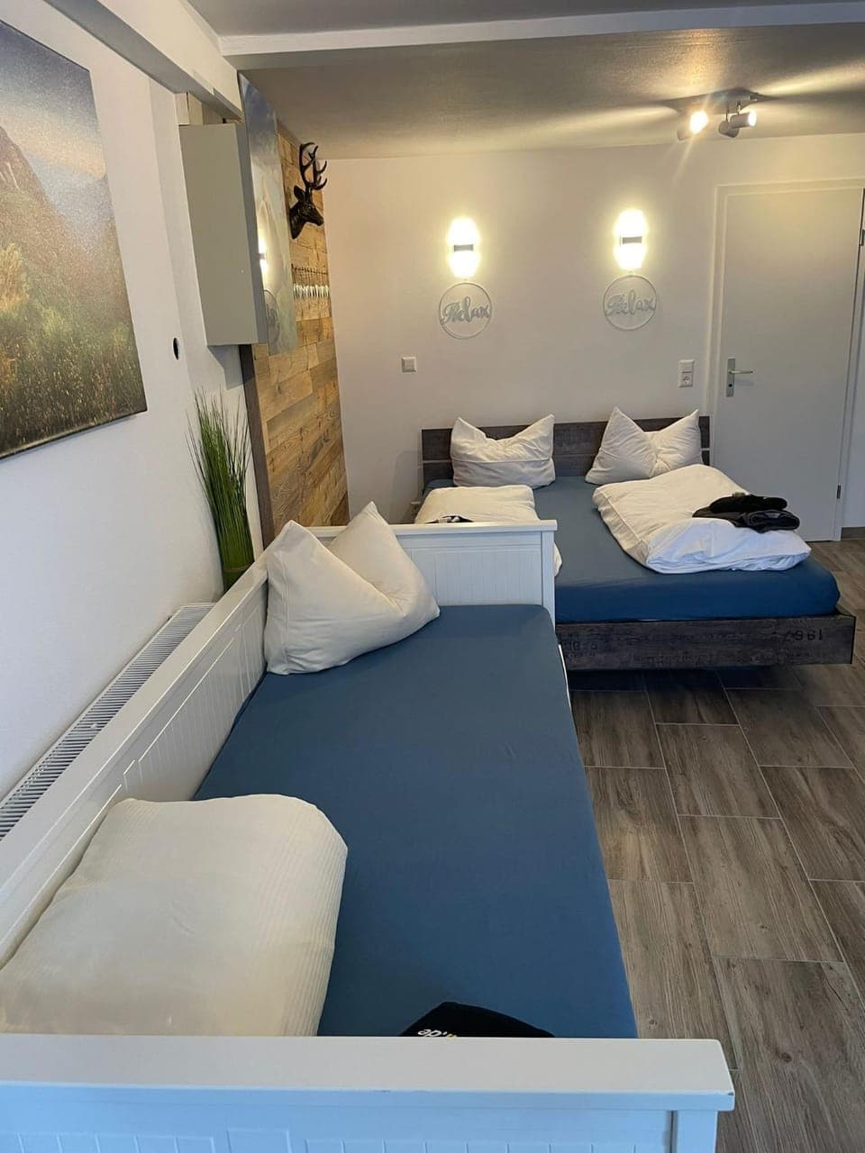 Bed, Living room, Photo of the whole room, Seating area, Bedroom