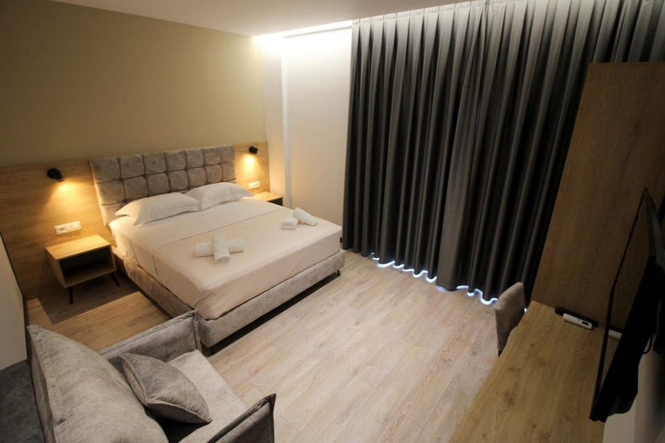 Bed, Seating area, Bedroom