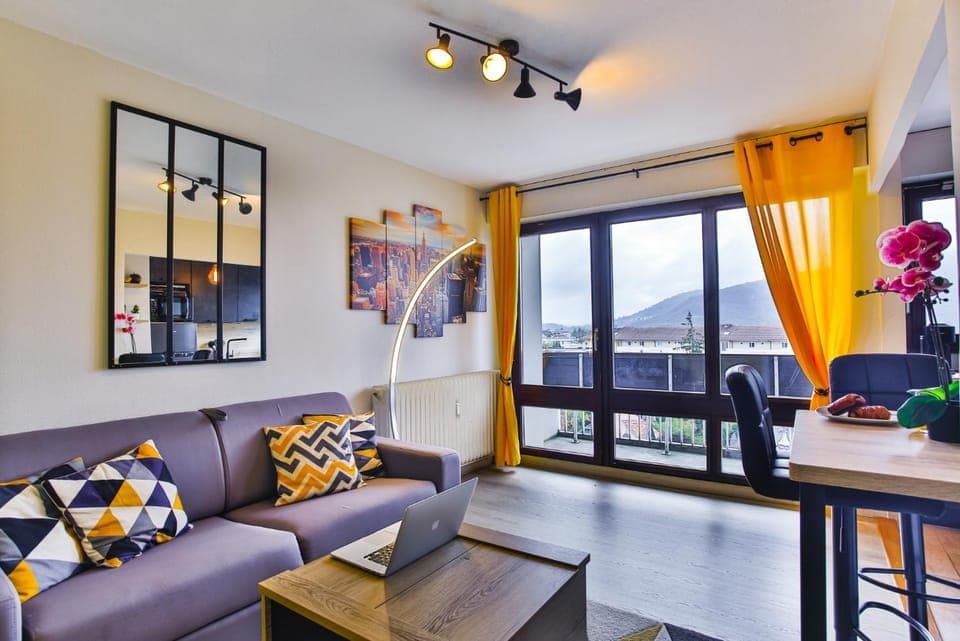 View (from property/room), Living room, Dining area, City view, Garden view, Landmark view, Mountain view