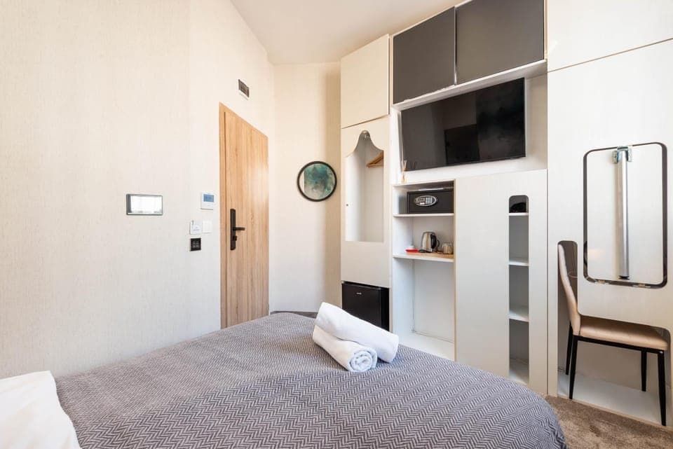 Bed, TV and multimedia, Bedroom, towels, wardrobe