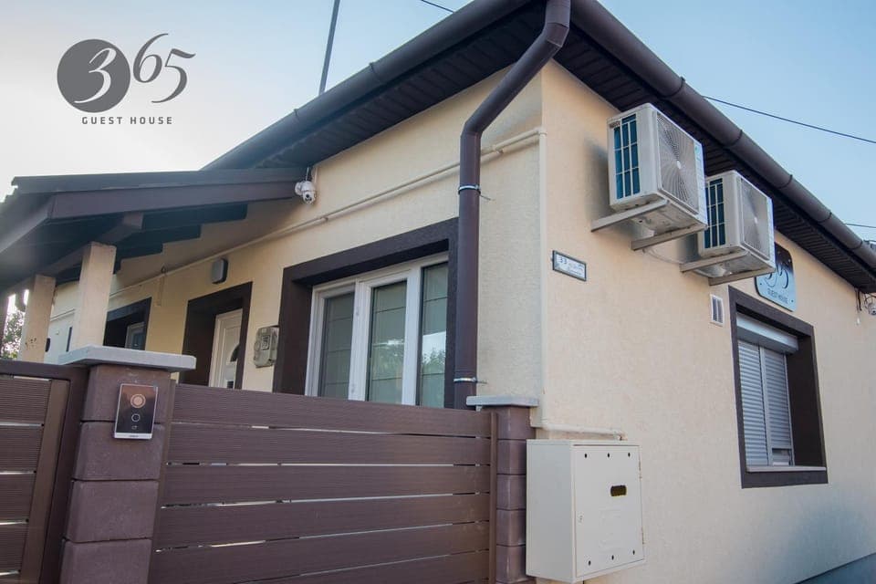 Property building, Facade/entrance, Parking