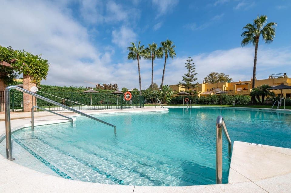 Day, Swimming pool, Swimming pool