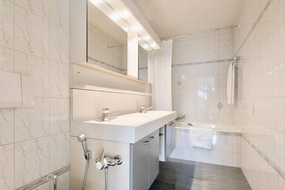 Bathroom, Bath, towels