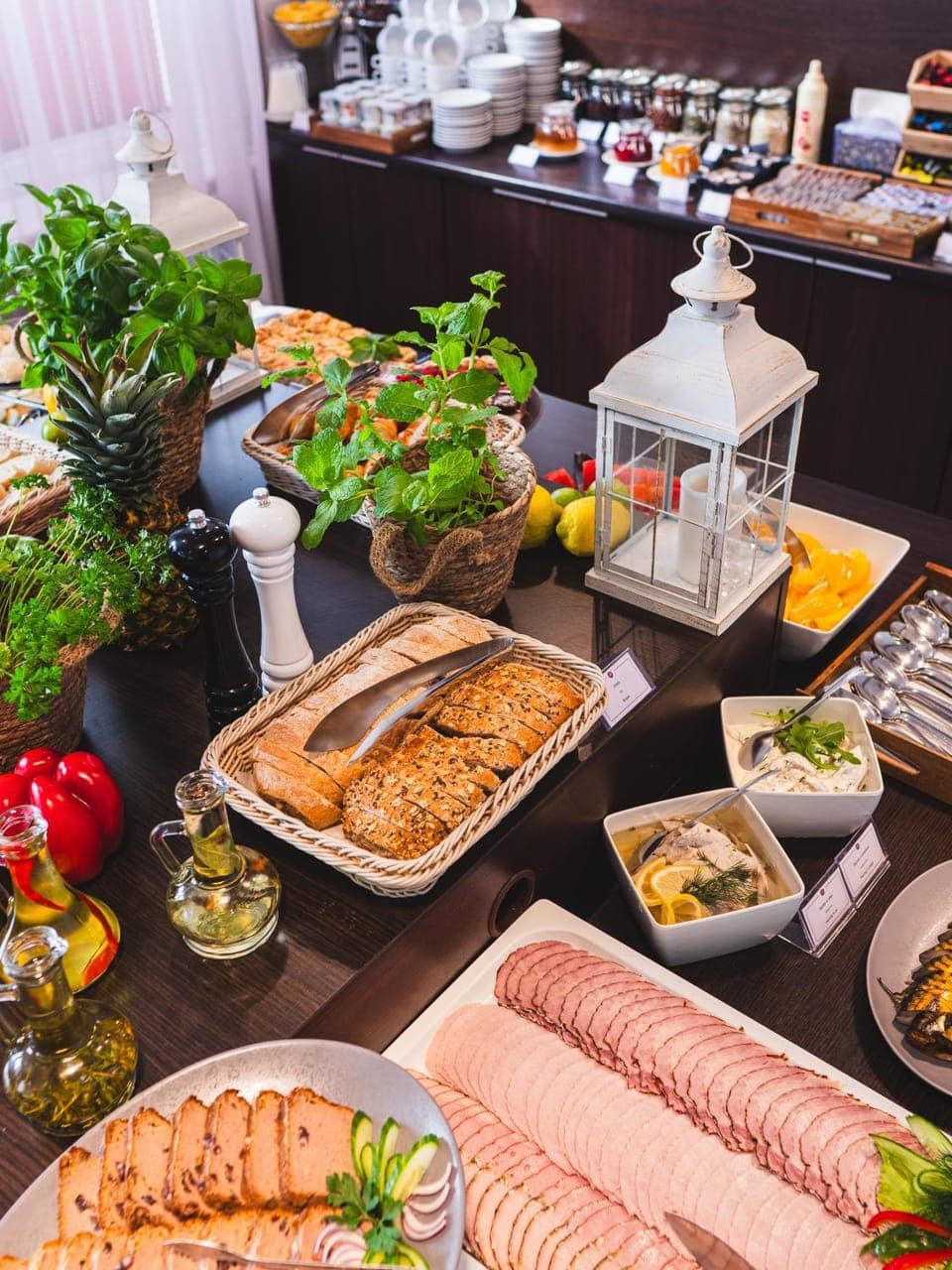 Restaurant/places to eat, Breakfast, Buffet breakfast