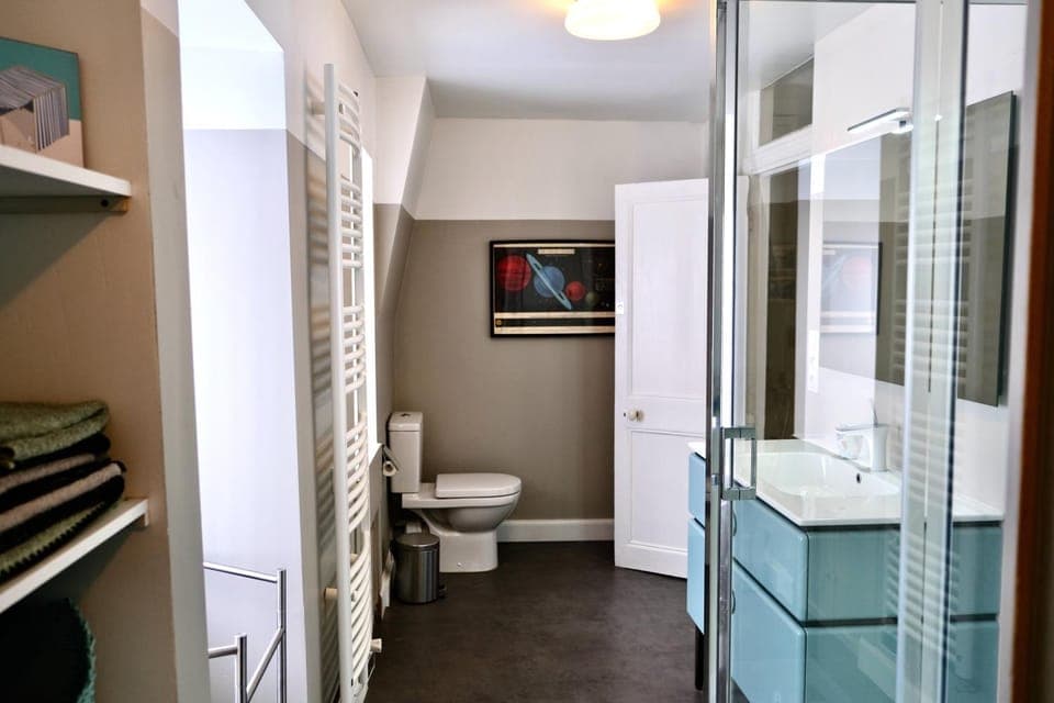 Shower, Toilet, Bathroom, hair dryier, heating, towels