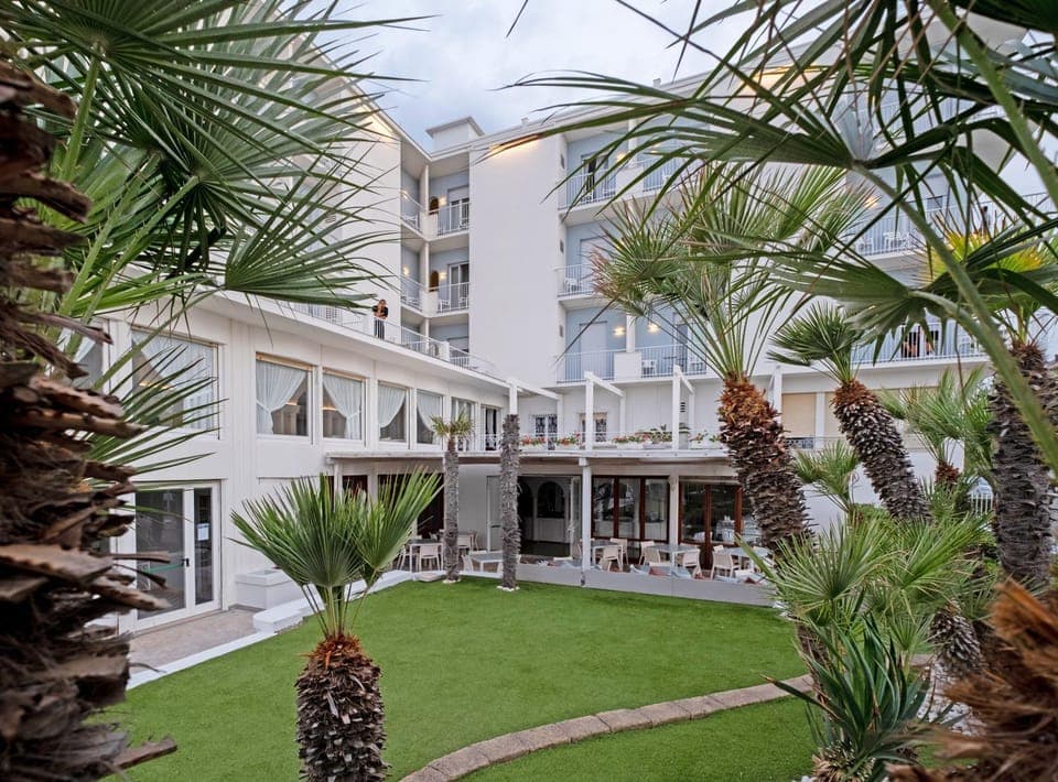 Property building, Day, Garden, Garden view