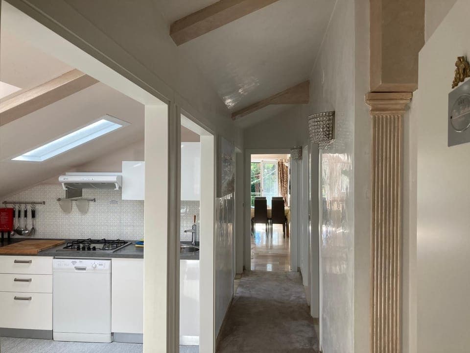 Seating area, kitchen