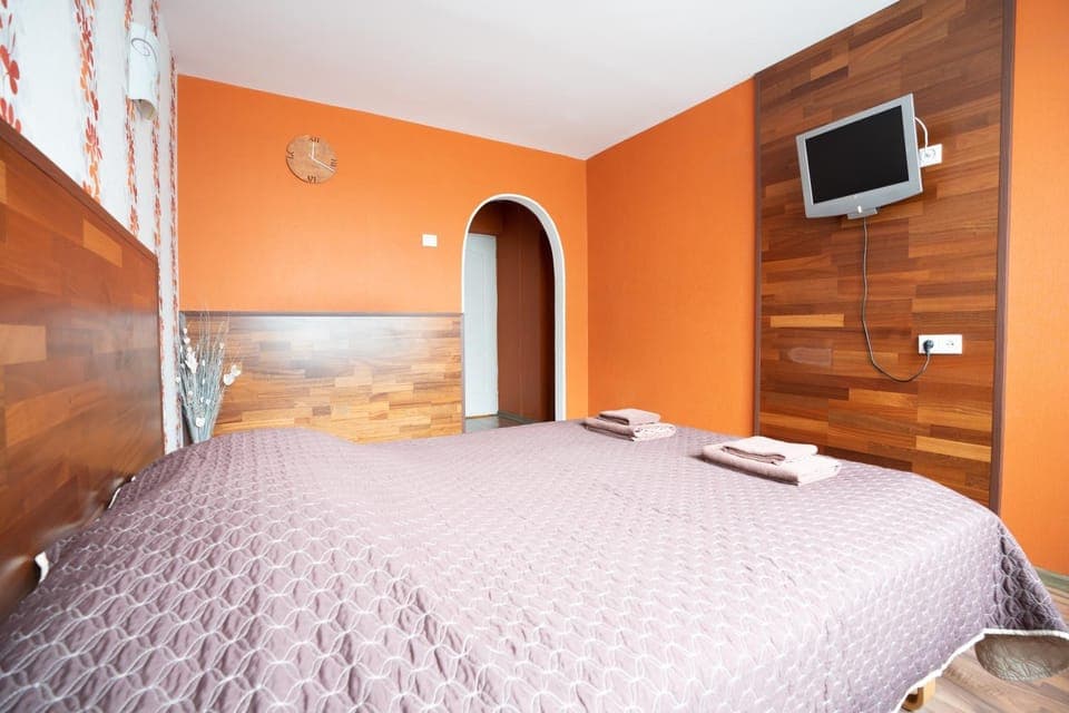 Communal lounge/ TV room, Bed, TV and multimedia, Photo of the whole room, Bedroom, towels