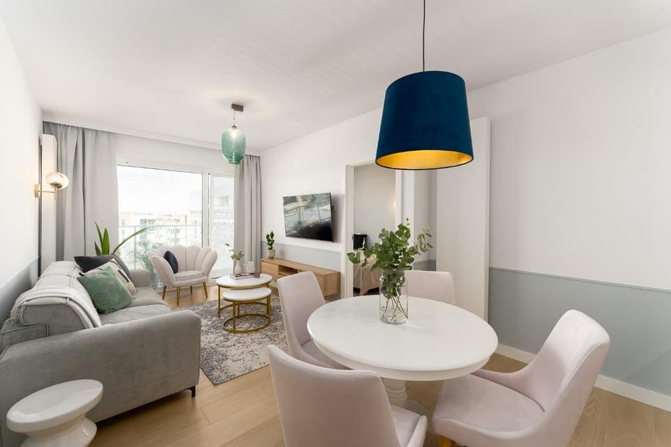 Communal lounge/ TV room, Kitchen or kitchenette, Living room