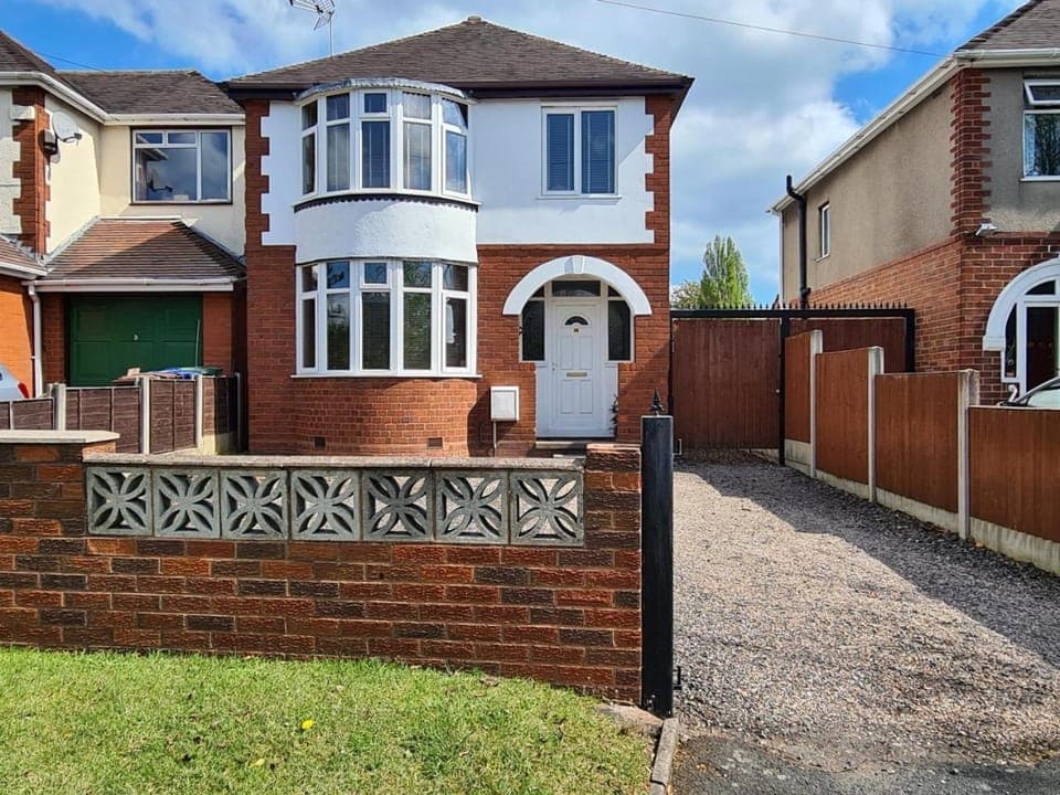 Property building, Day, Street view, Parking