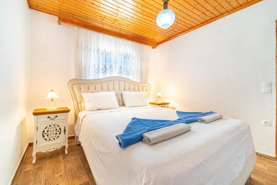 Property building, Living room, Bedroom