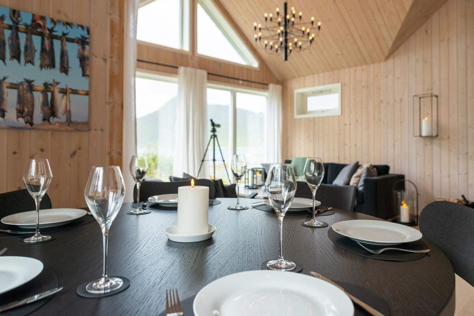 View (from property/room), Living room, Food and drinks, Seating area, Dining area