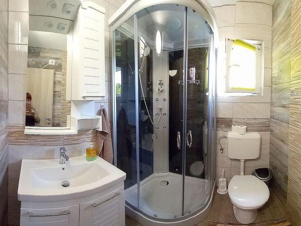 Shower, Bathroom, towels