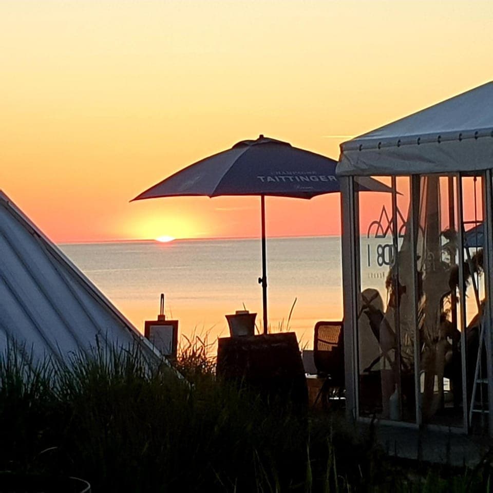 Lounge or bar, Sunset