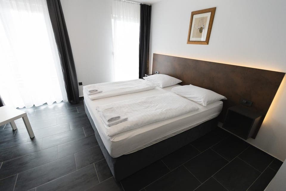 Bed, Photo of the whole room, Bedroom, towels