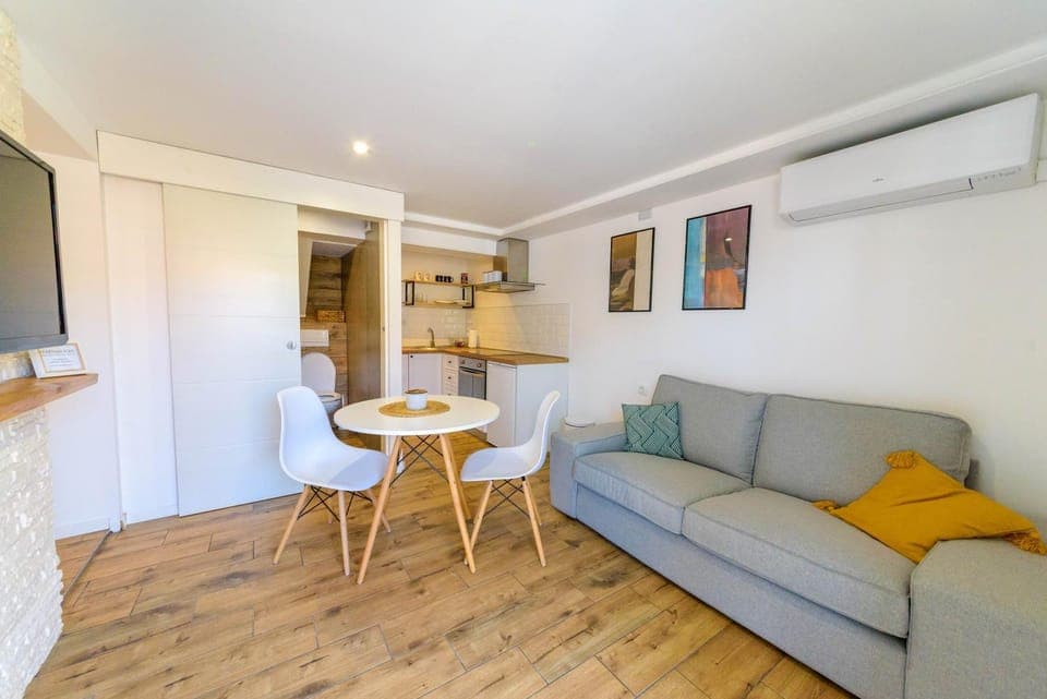 TV and multimedia, Kitchen or kitchenette, Living room, Seating area, Dining area, minibar