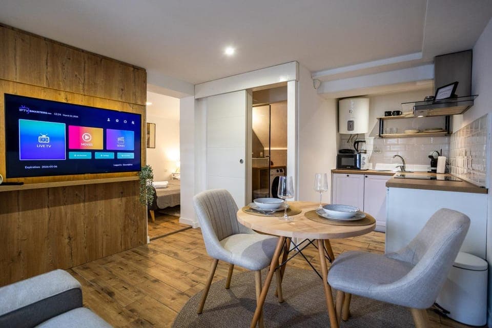 TV and multimedia, Living room, Dining area