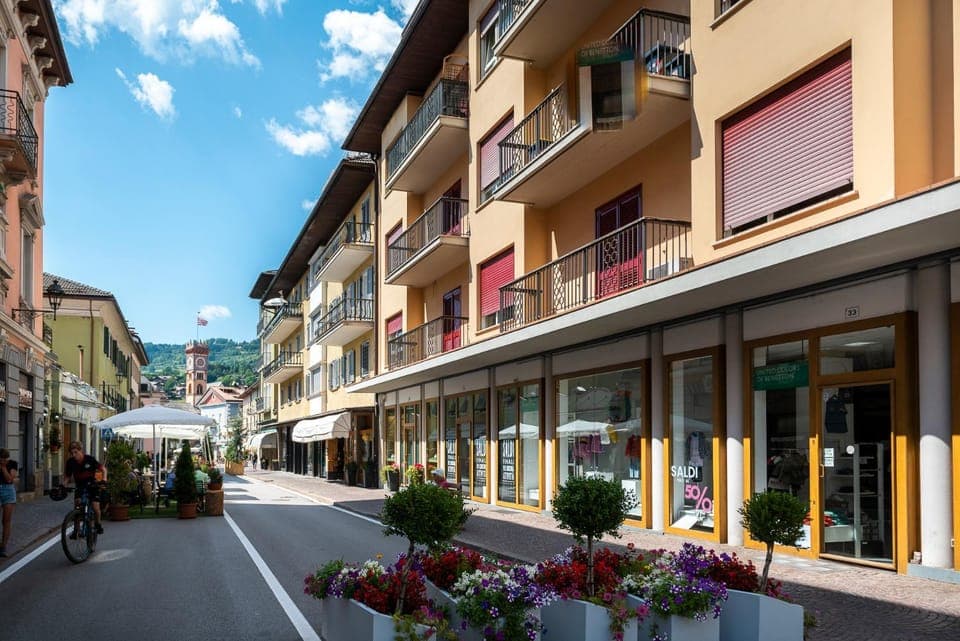 Property building, Restaurant/places to eat