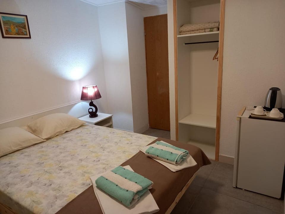 Bed, Photo of the whole room, wardrobe