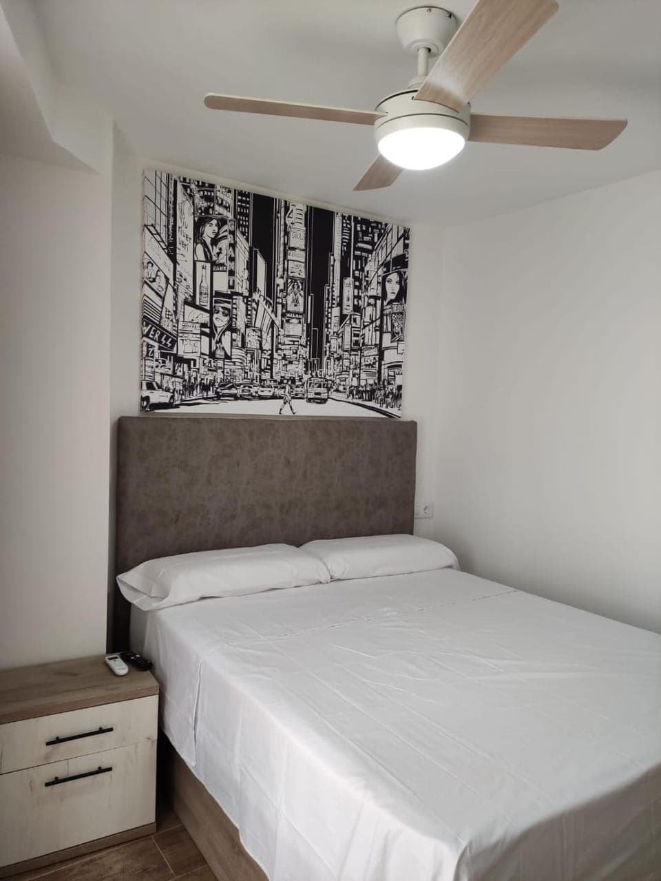 Bed, Photo of the whole room, Bedroom, fireplace