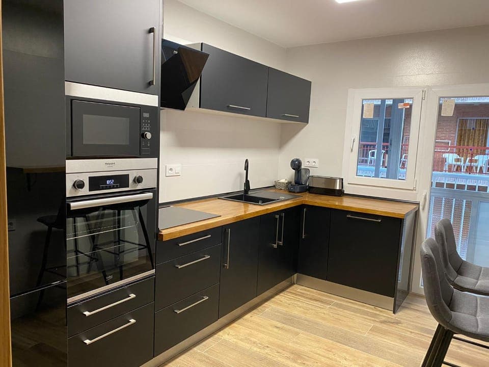 Coffee/tea facilities, Balcony/Terrace, Kitchen or kitchenette, Dining area, dishwasher, minibar, pet friendly, stove, toaster