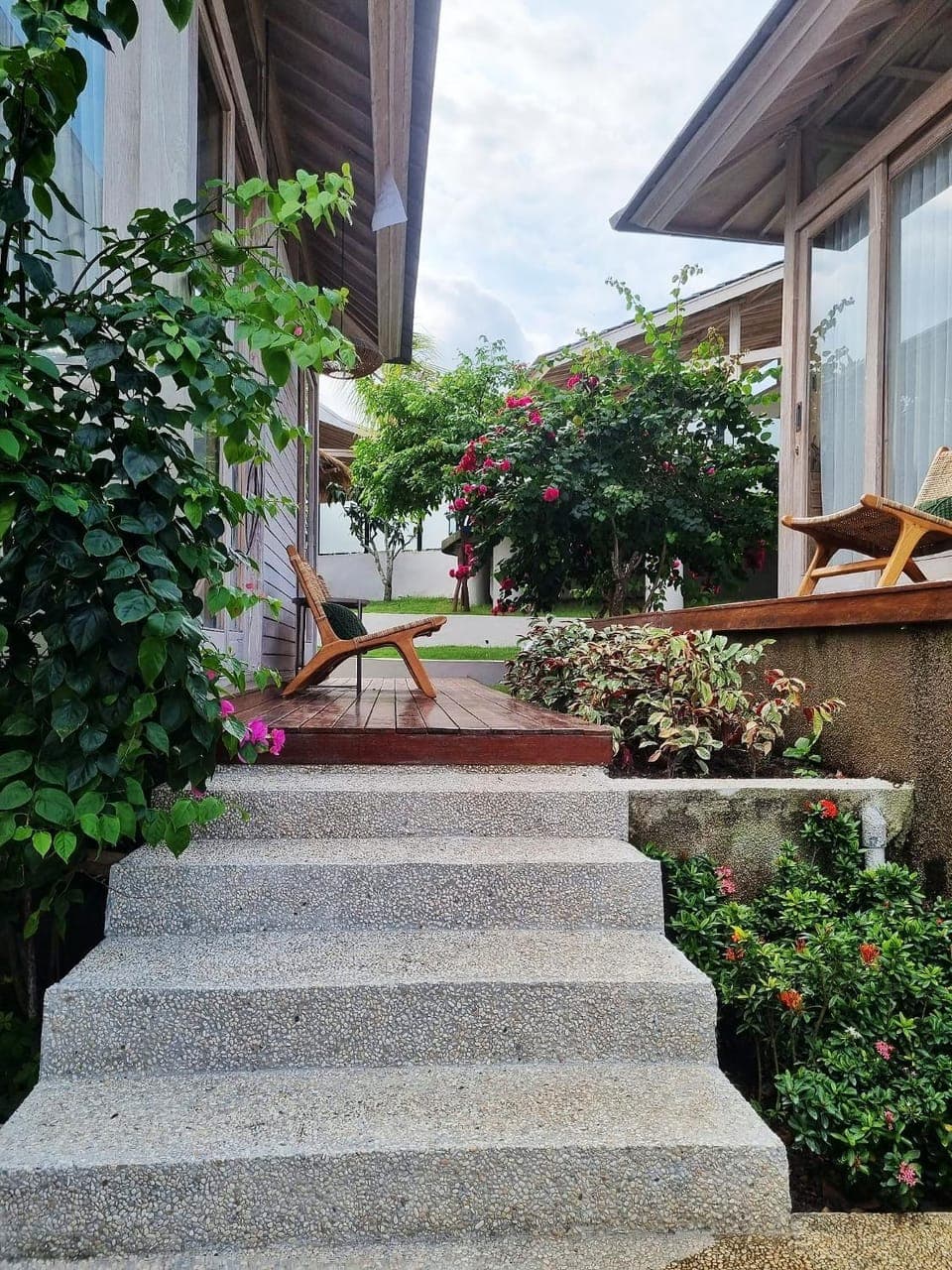 Patio, Facade/entrance, Garden, Garden, Balcony/Terrace, Balcony/Terrace