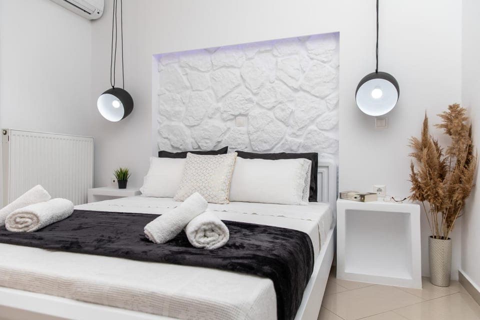 Bed, Photo of the whole room, Bedroom