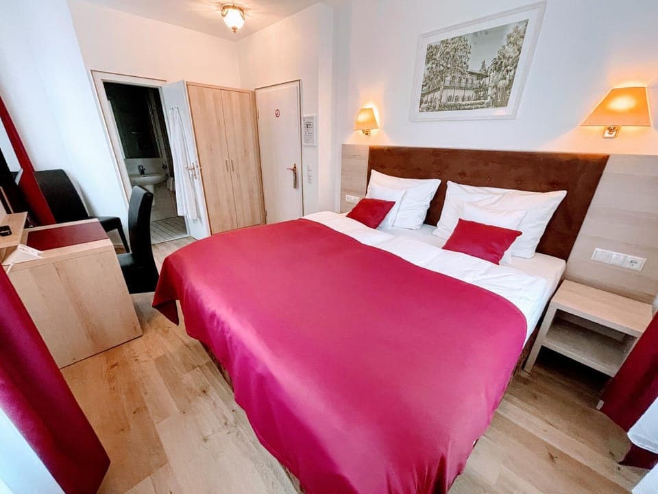 Bed, Photo of the whole room, Bedroom