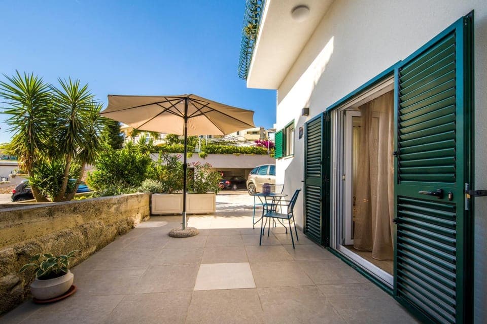 Patio, Facade/entrance, Balcony/Terrace