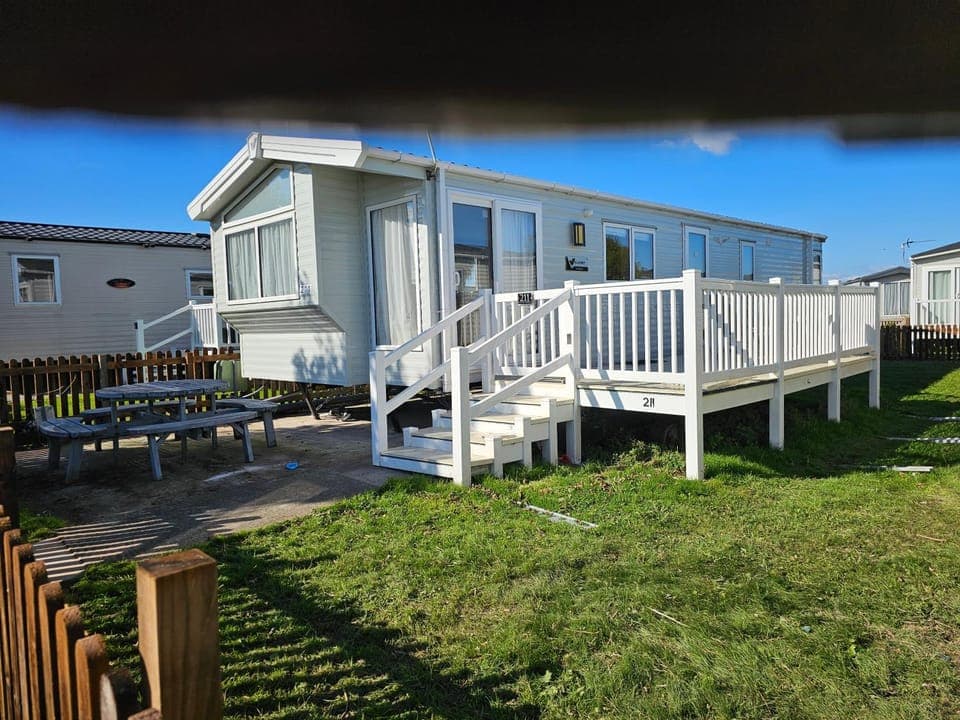 Property building, Garden, Balcony/Terrace