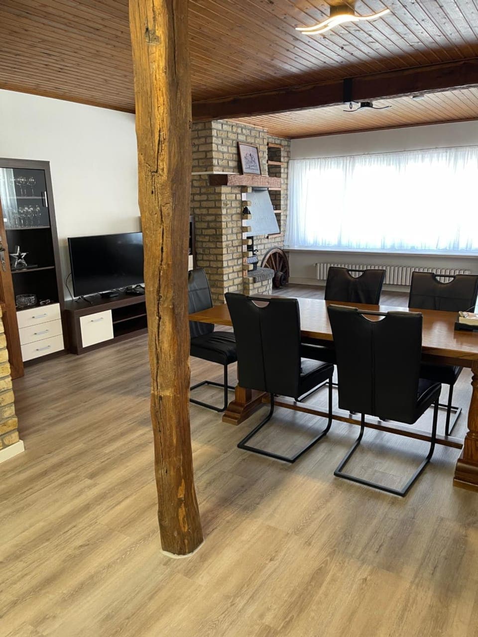 Communal lounge/ TV room, TV and multimedia, Living room, Seating area, Dining area, Evening entertainment