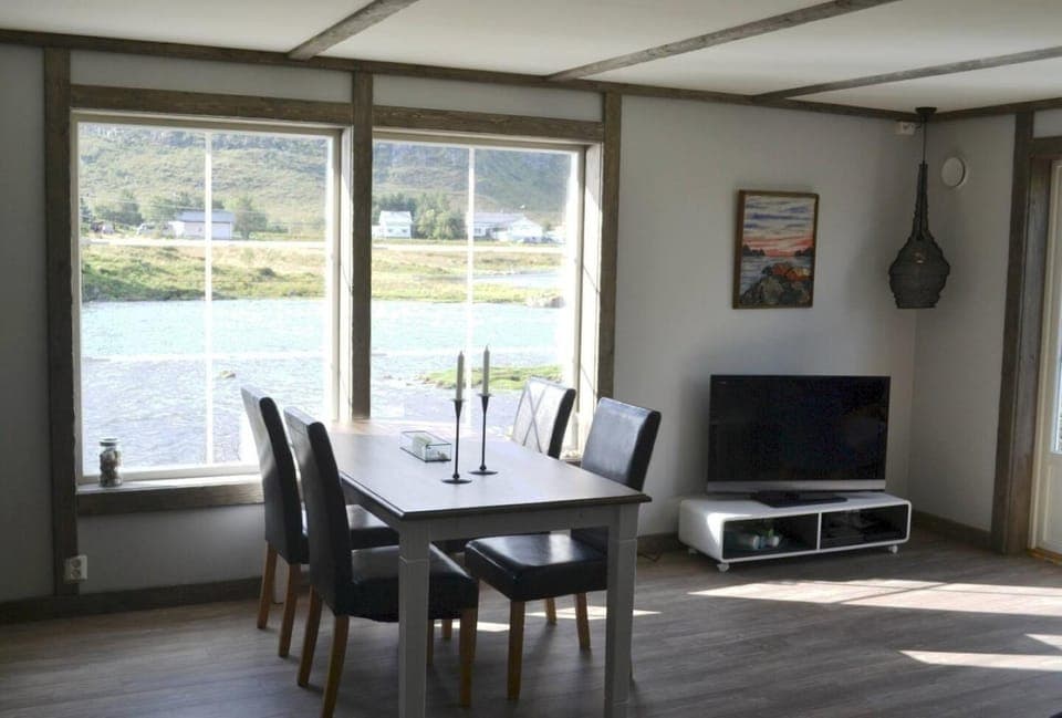 TV and multimedia, View (from property/room), Dining area